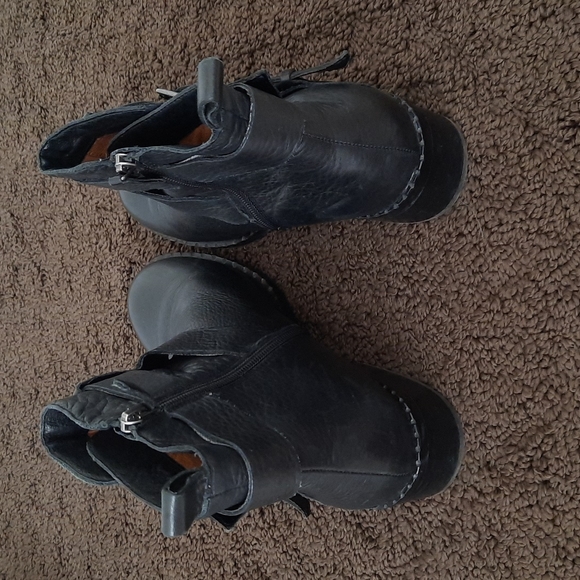 Kenneth Cole Gentle Soul biker boots - Picture 2 of 4